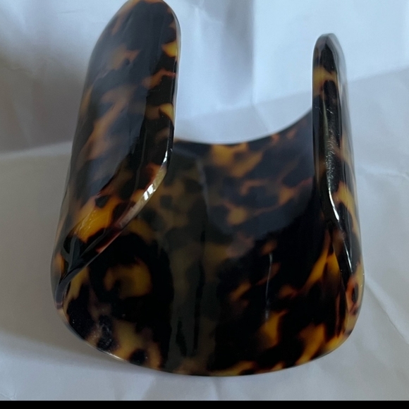 Tory Butch Tortoise Shell 🐢 Cuff - Picture 2 of 5